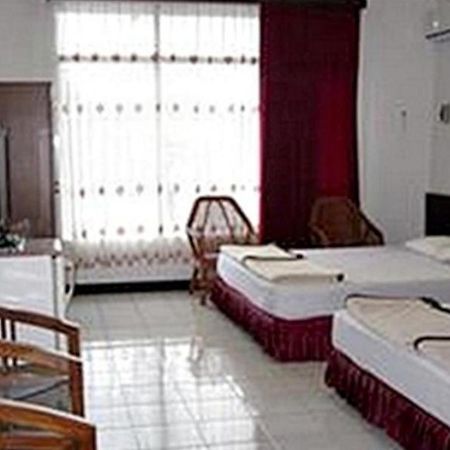 Hotel Santosa Malang Exterior foto