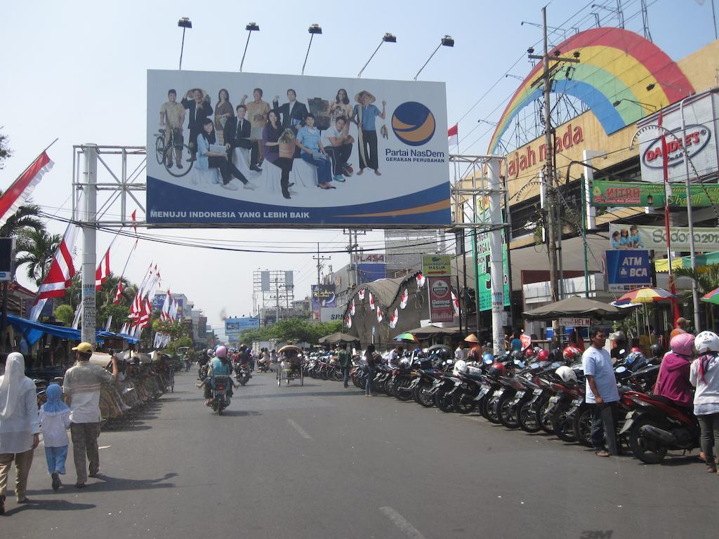 Hotel Santosa Malang Exterior foto