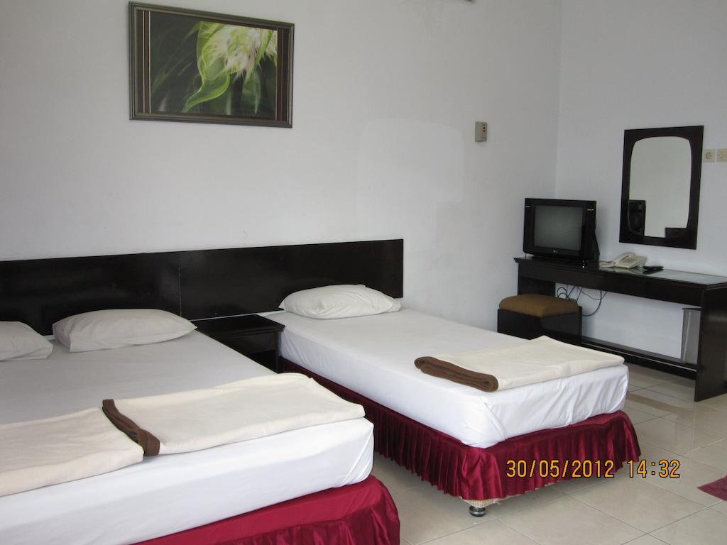 Hotel Santosa Malang Quarto foto